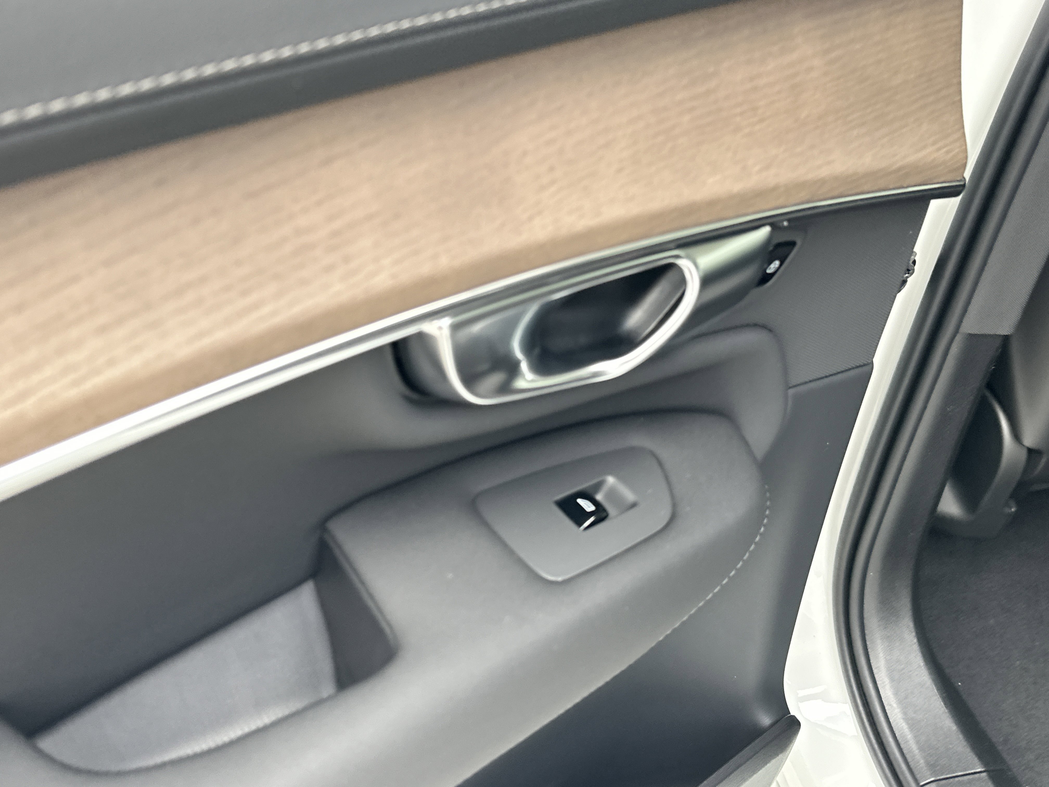 New 2026 Crystal White Volvo Plus image 12