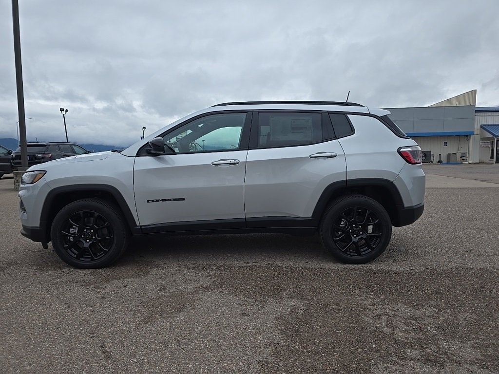 2026 Jeep Compass Latitude photo 3