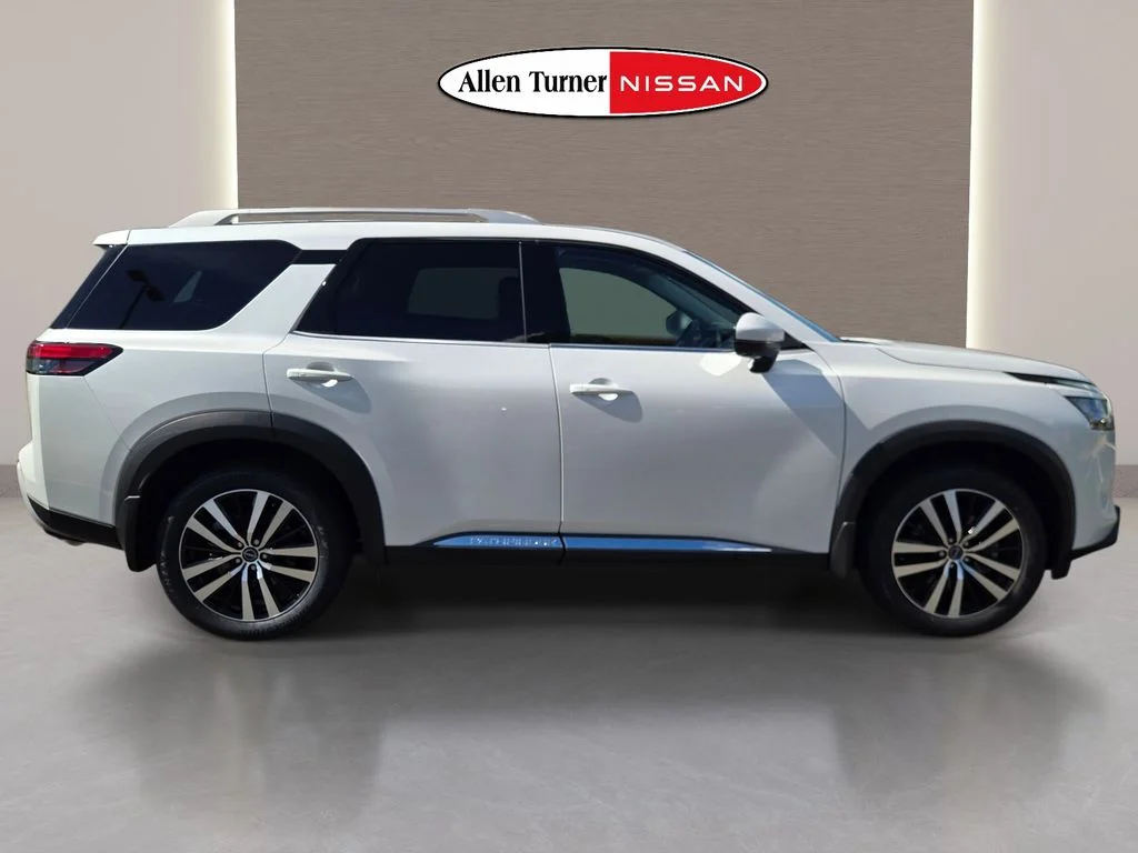 Used 2025 White Nissan Platinum image 5