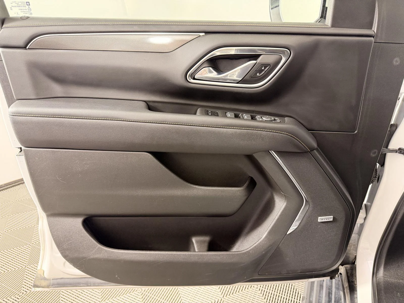 Used 2023 White Frost Tricoat GMC AT4 image 14