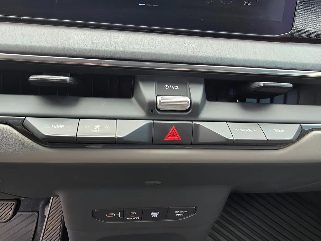 Used 2024 Snow White Pearl Kia Land image 19