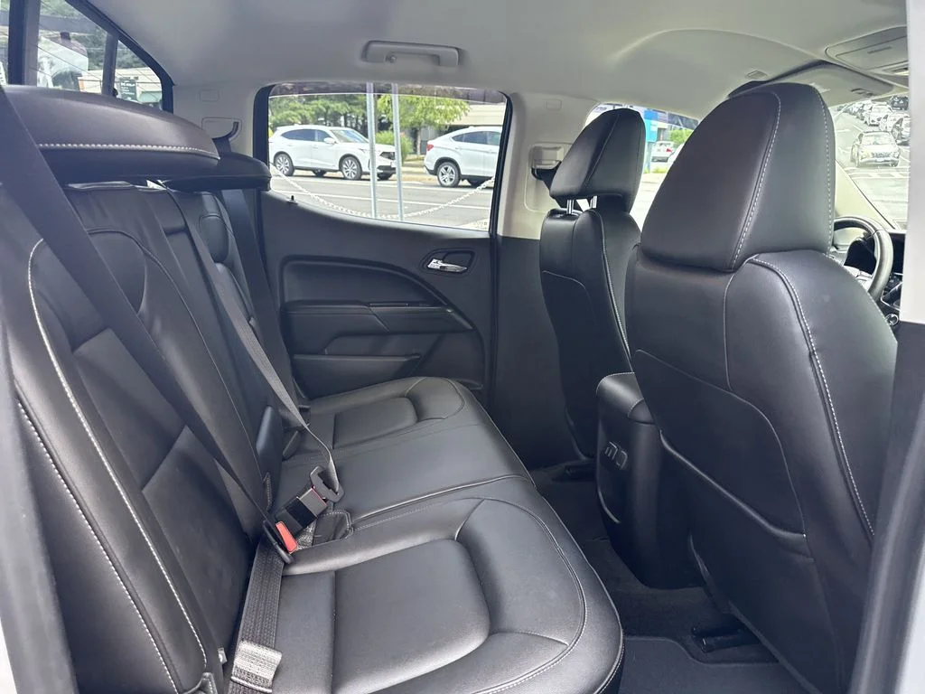 Used 2017 Silver GMC SLT image 29