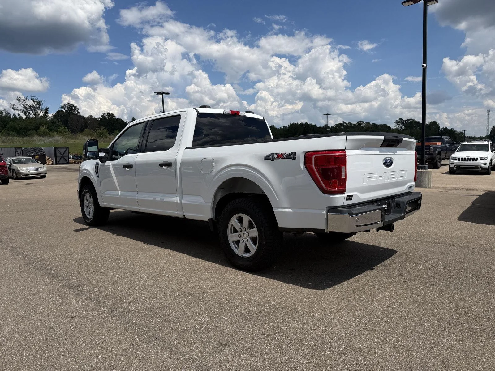 Used 2022 Oxford White Ford XLT image 4