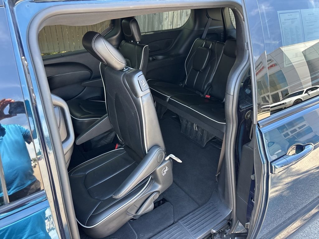 Used 2025 Blue Chrysler Limited image 26