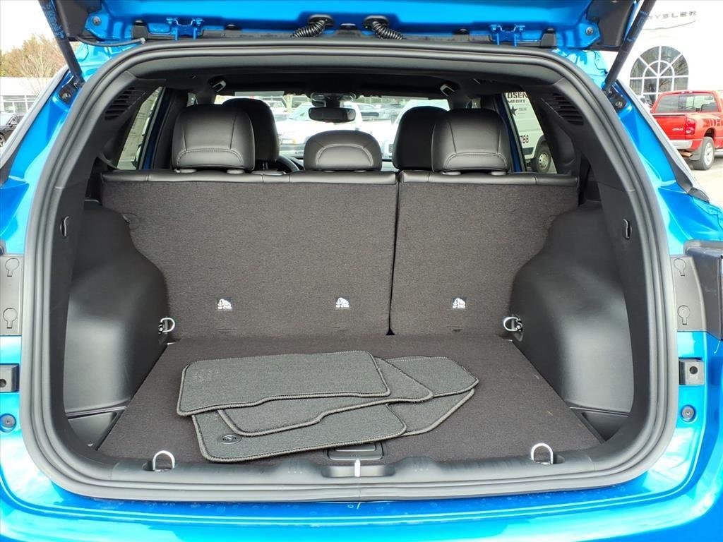 New 2026 Hydro Blue Pearlcoat Jeep Latitude Altitude image 21