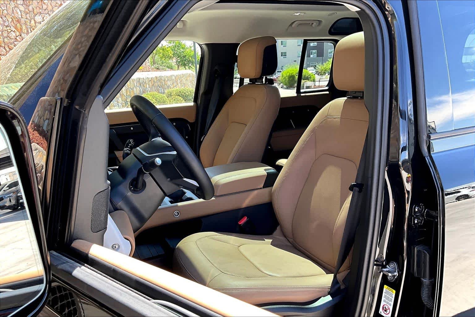 Used 2025 Santorini Black Metallic Land Rover S image 5
