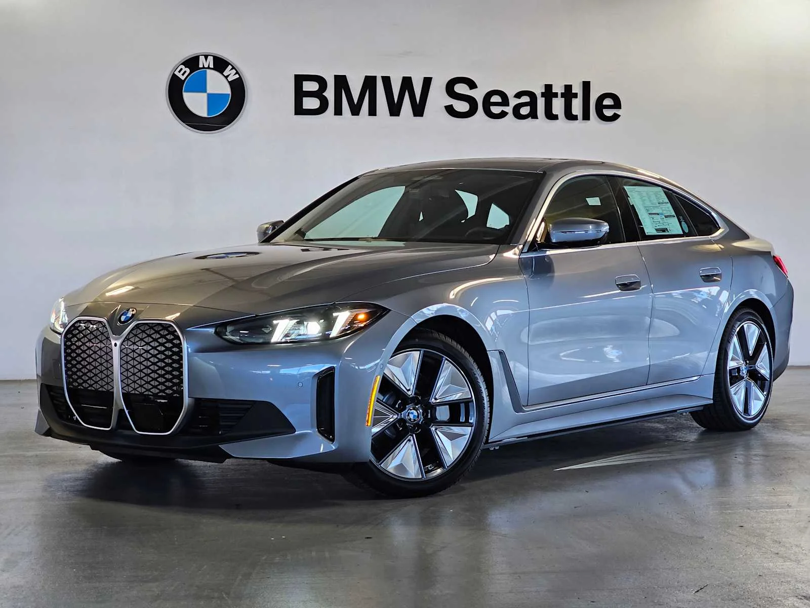 New 2026 Skyscraper Grey Metallic BMW xDrive40 image 1