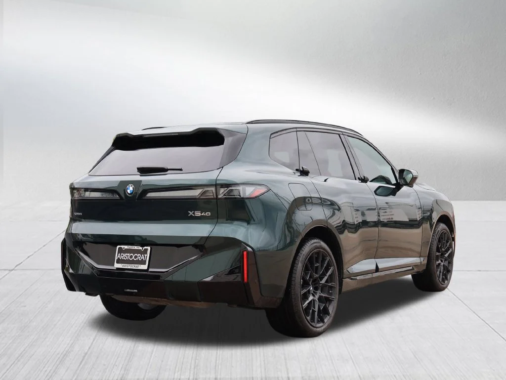 New 2027 Vancouver Green Metallic BMW  image 28