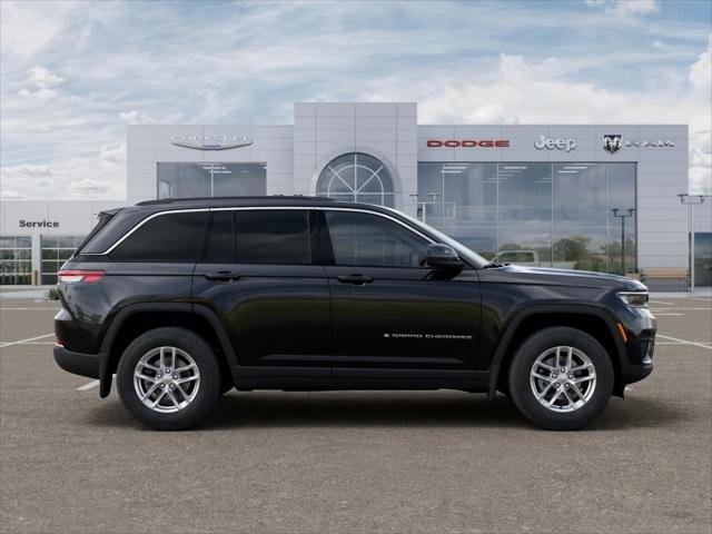 New 2026 Diamond Black Crystal Pearl-Coat Exterior Paint Jeep Laredo X image 47