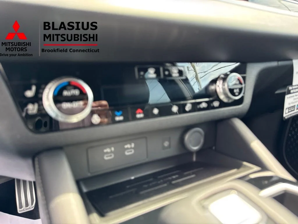 New 2026 Gray Mitsubishi SEL image 27