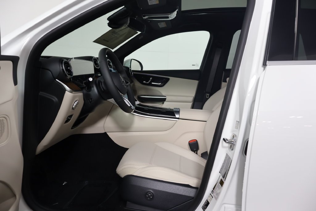 New 2027 Polar White Mercedes-Benz GLC 300 image 5