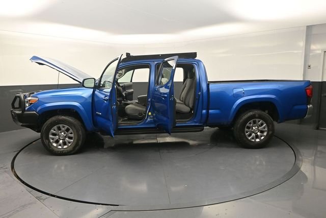 Used 2018 Blue Toyota SR5 image 42