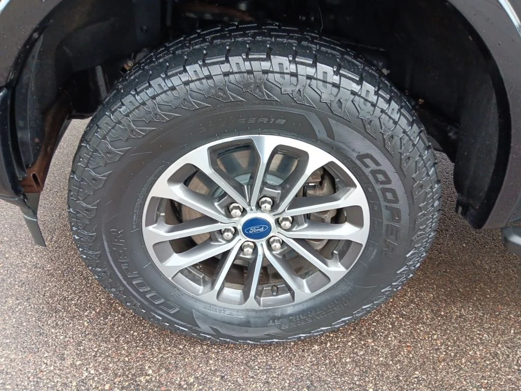 Used 2018 Shadow Black Ford XLT image 23