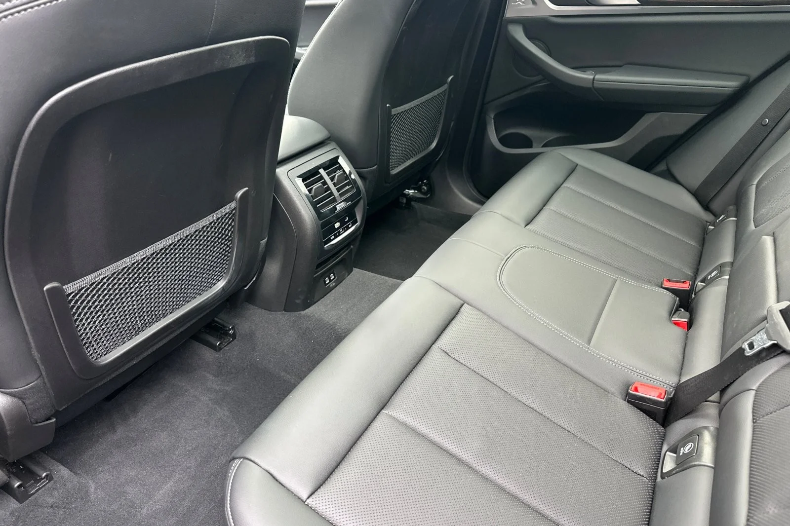 Used 2023 Black Sapphire Metallic BMW sDrive30i image 11