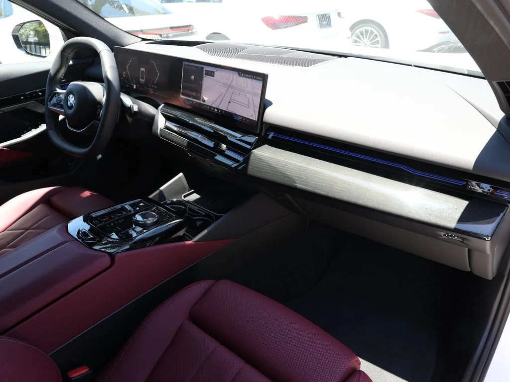 Used 2025 White BMW 530i image 22