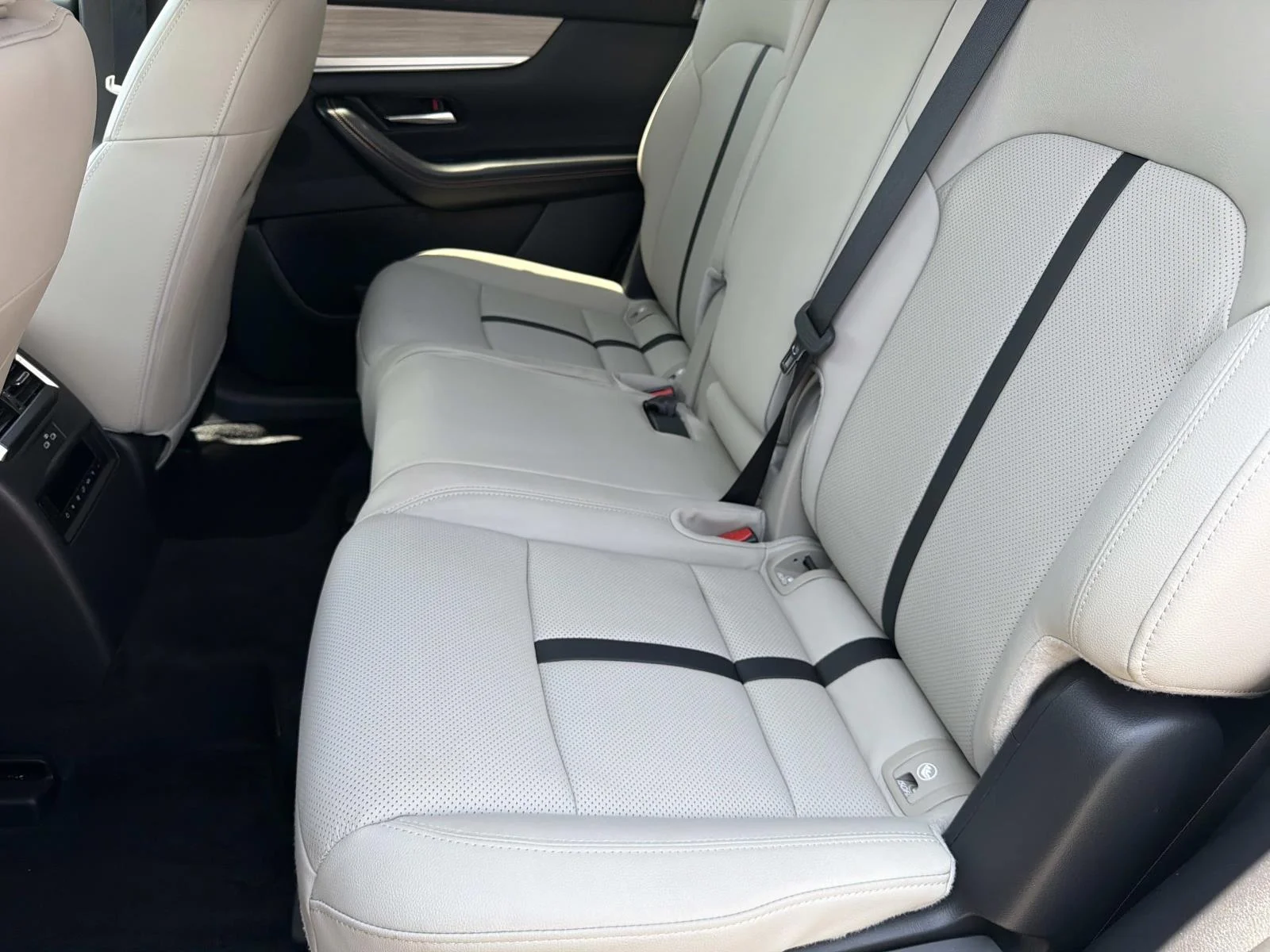 Used 2024 DEEP CRYSTAL BL Mazda Preferred AWD image 21