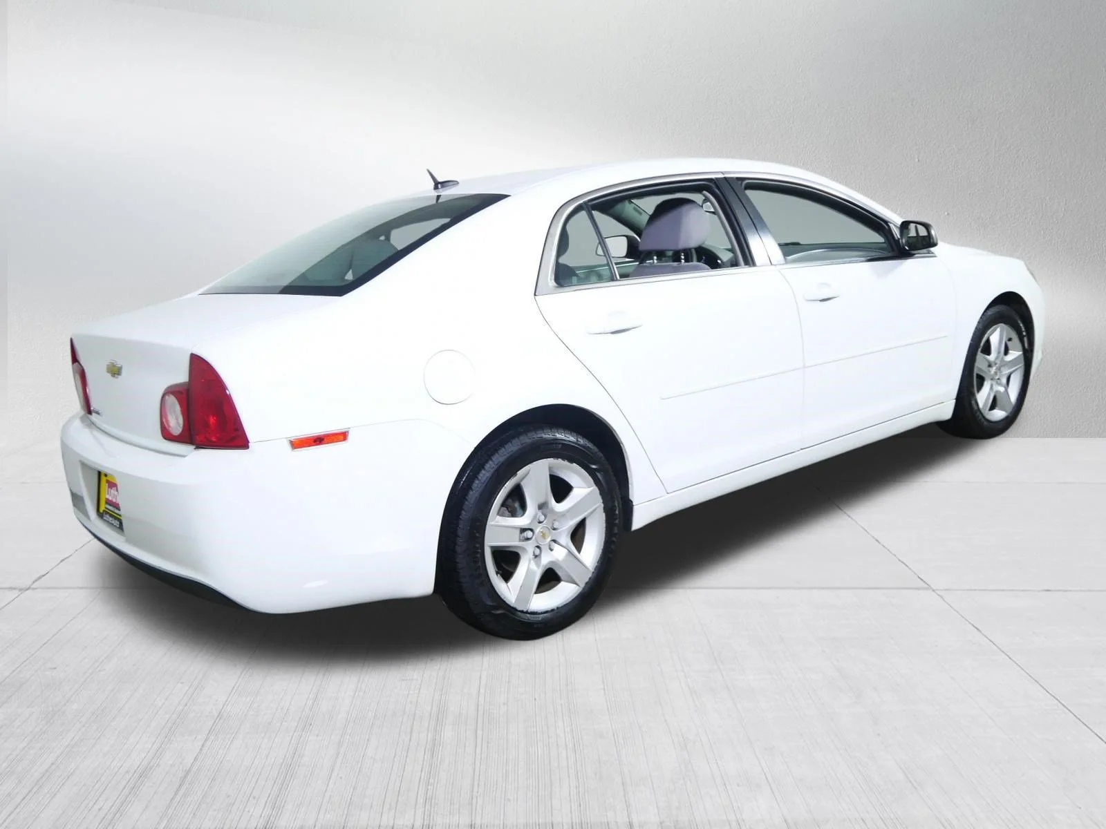 Used 2011 Summit White Chevrolet LS w/1LS image 7