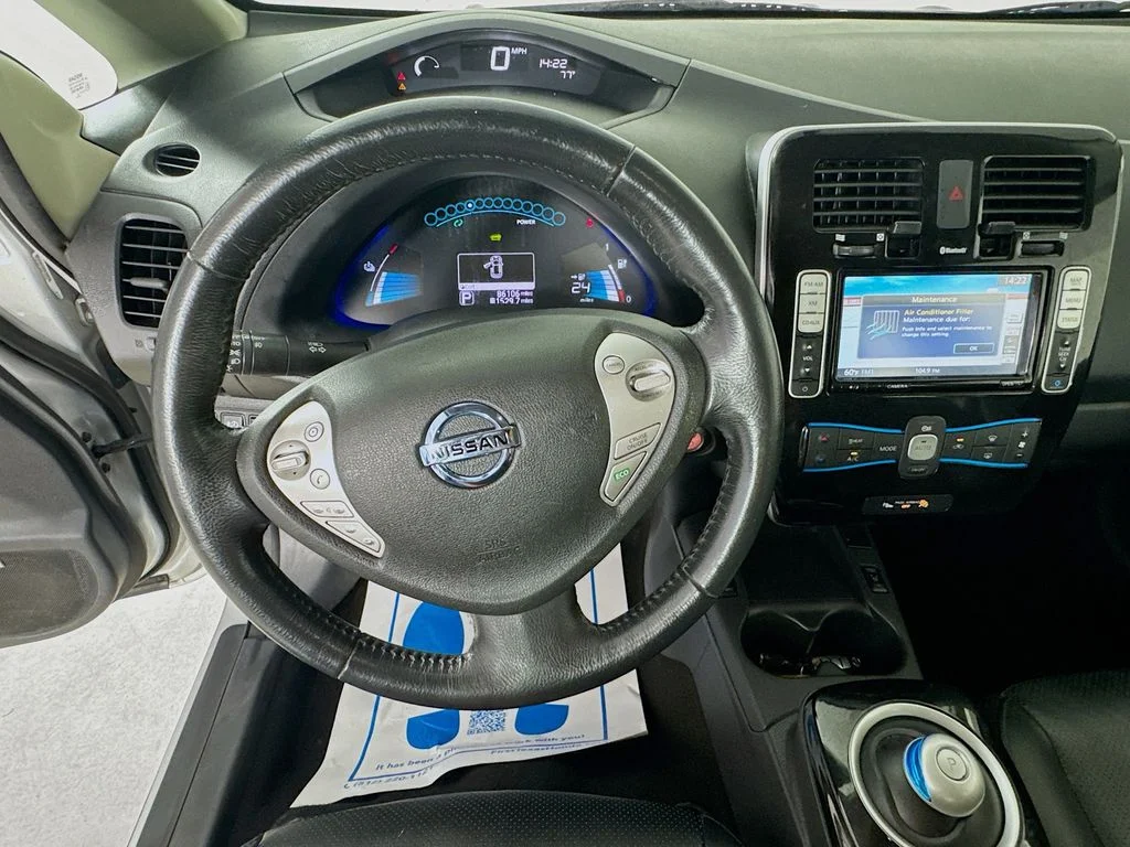 Used 2014 Brilliant Silver Nissan SL image 13