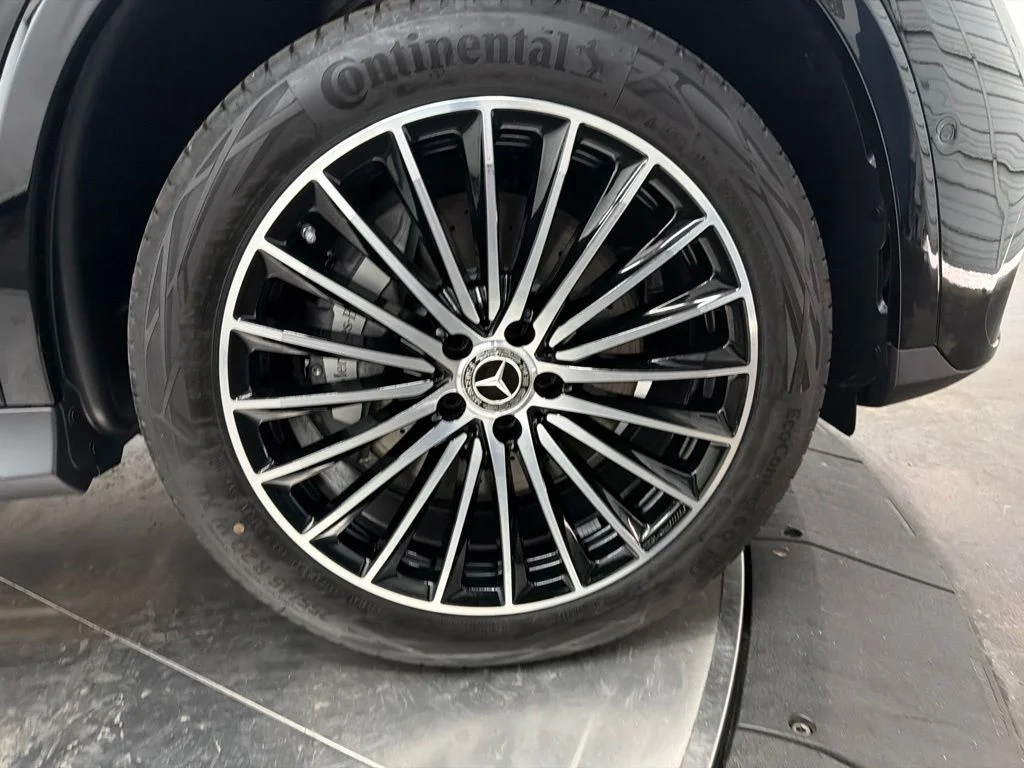 New 2026 Black Mercedes-Benz GLC 300 image 9