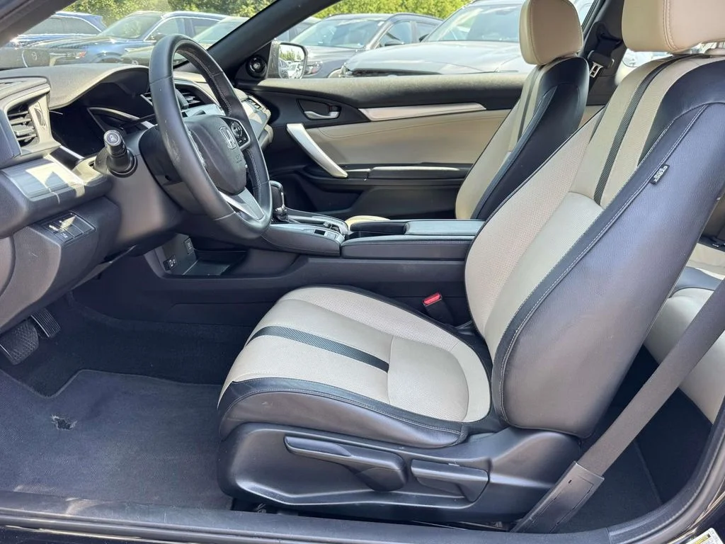 Used 2016  Honda Touring image 14