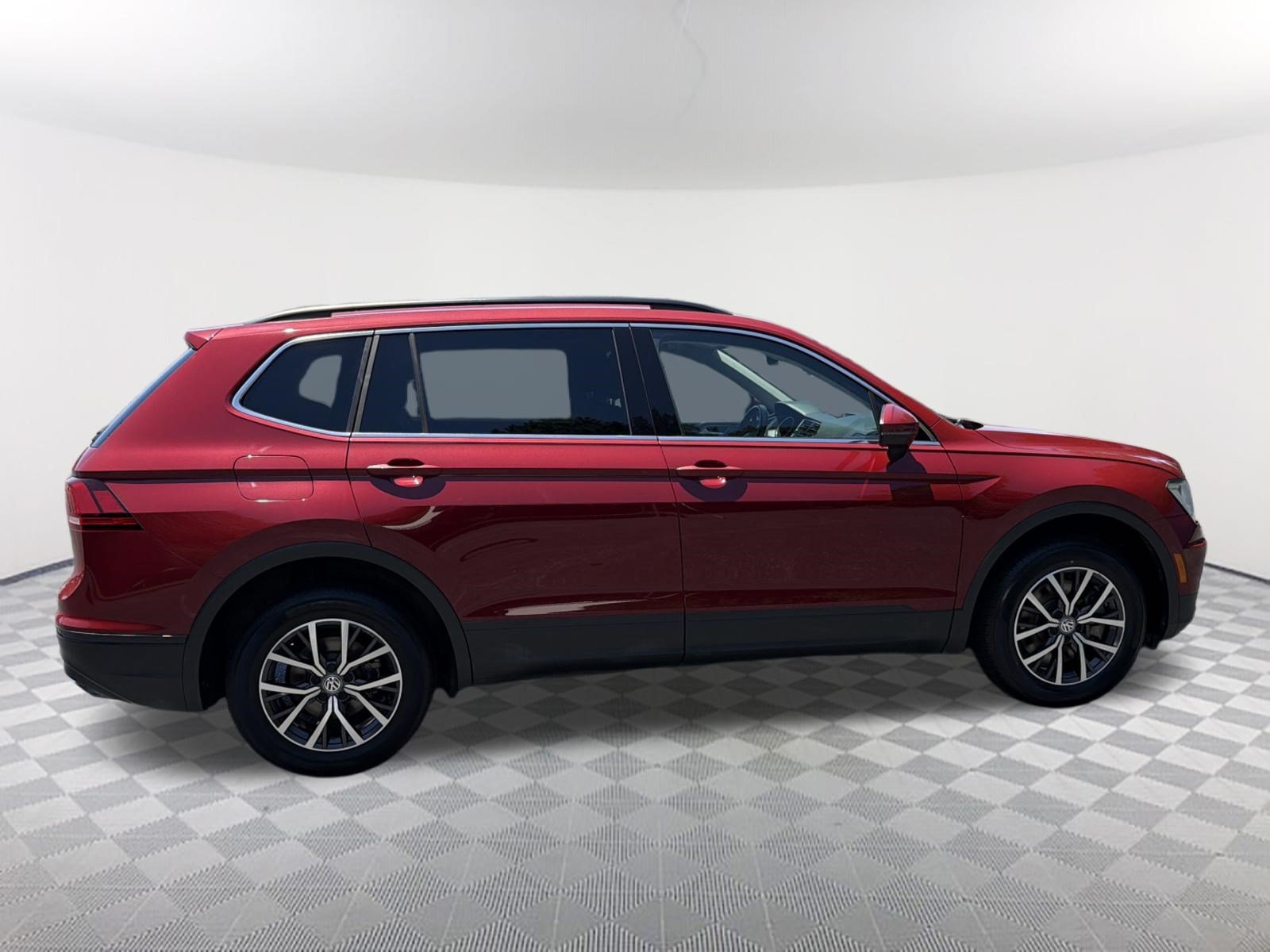 Used 2019  Volkswagen SE image 4
