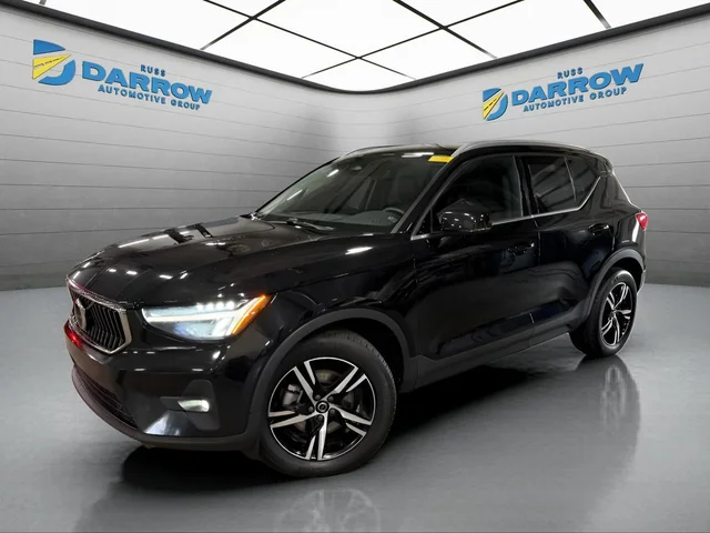 2023 Volvo XC40 B5 Plus Bright Theme