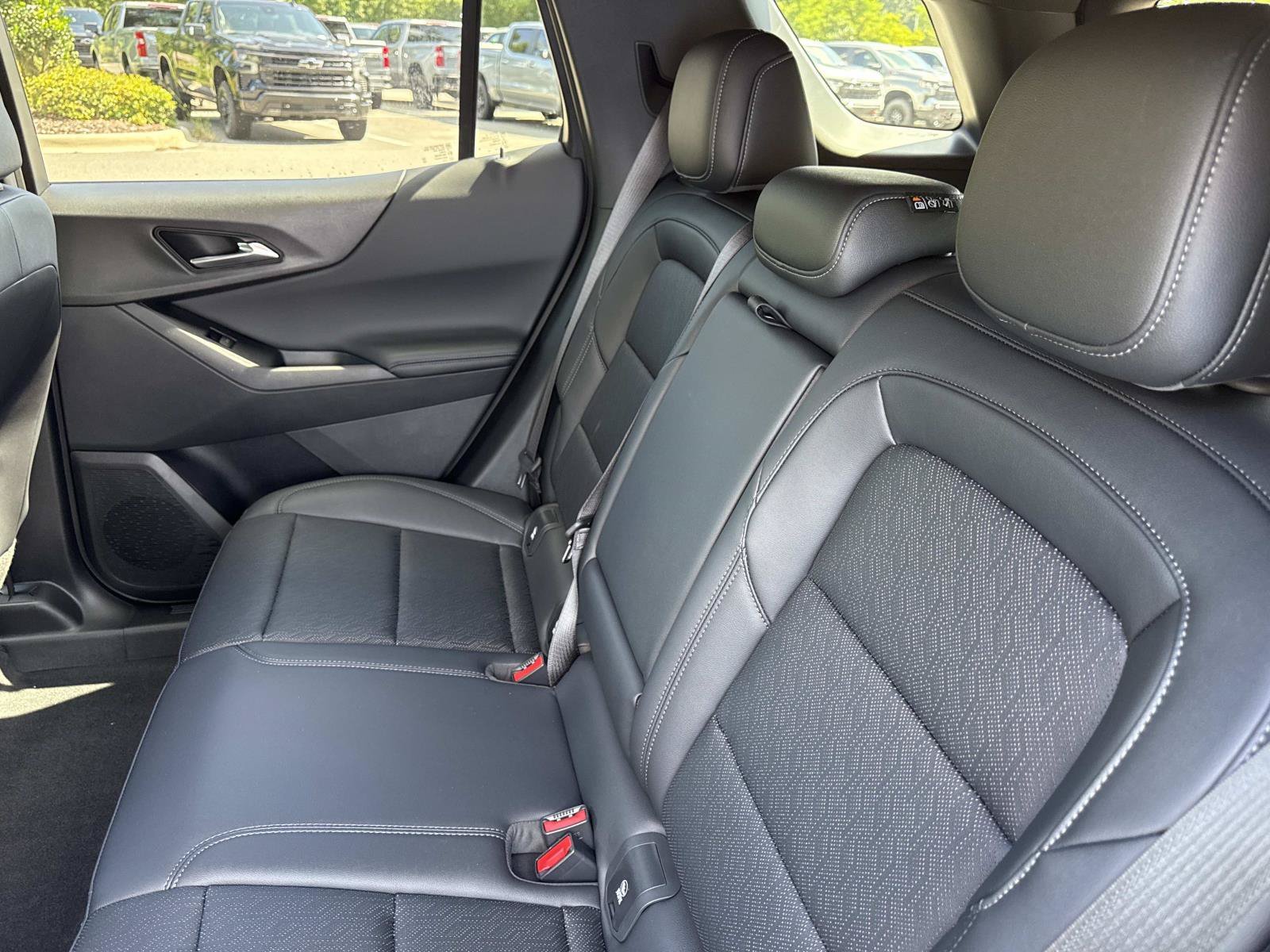 2027 Chevrolet Equinox LT - Photo 11