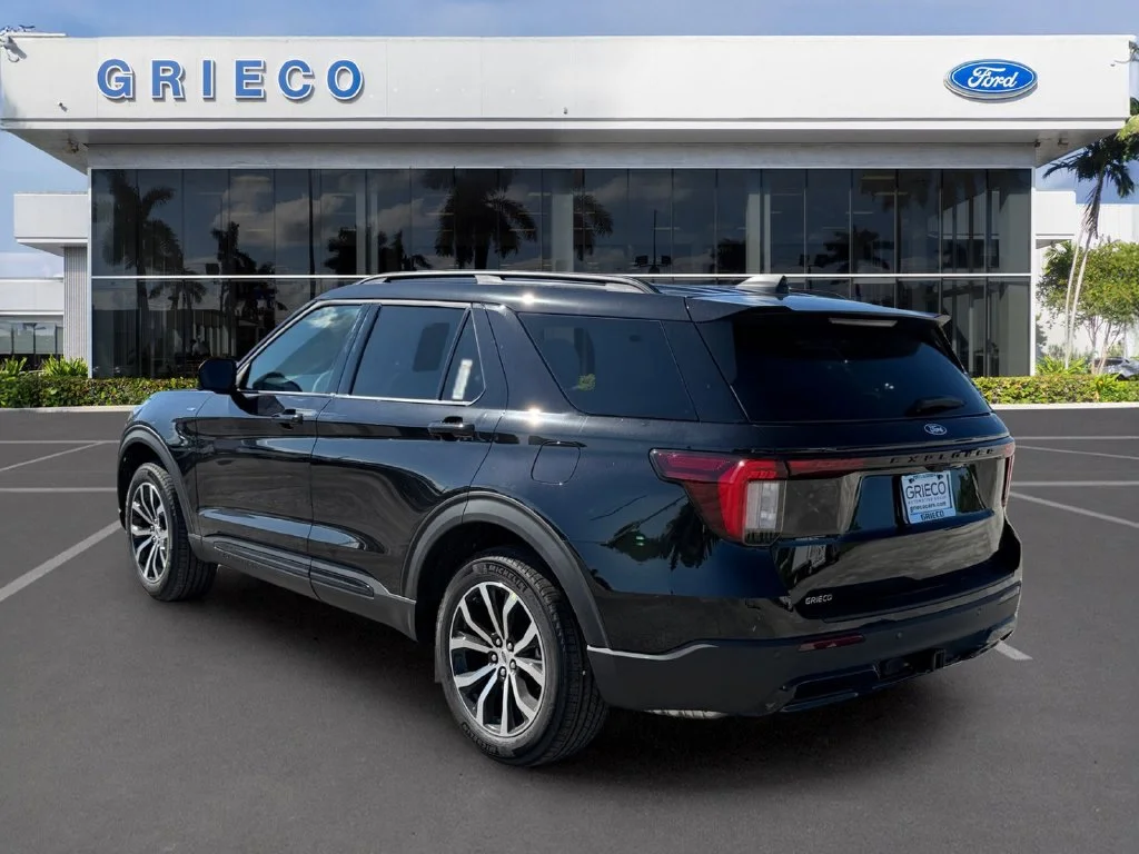 New 2027 Black Ford Active image 5