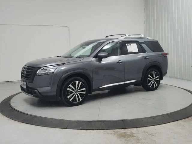 Used 2024 Gray Nissan Platinum image 4