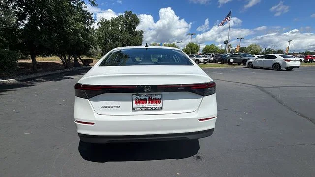 New 2026 White Honda SE image 5