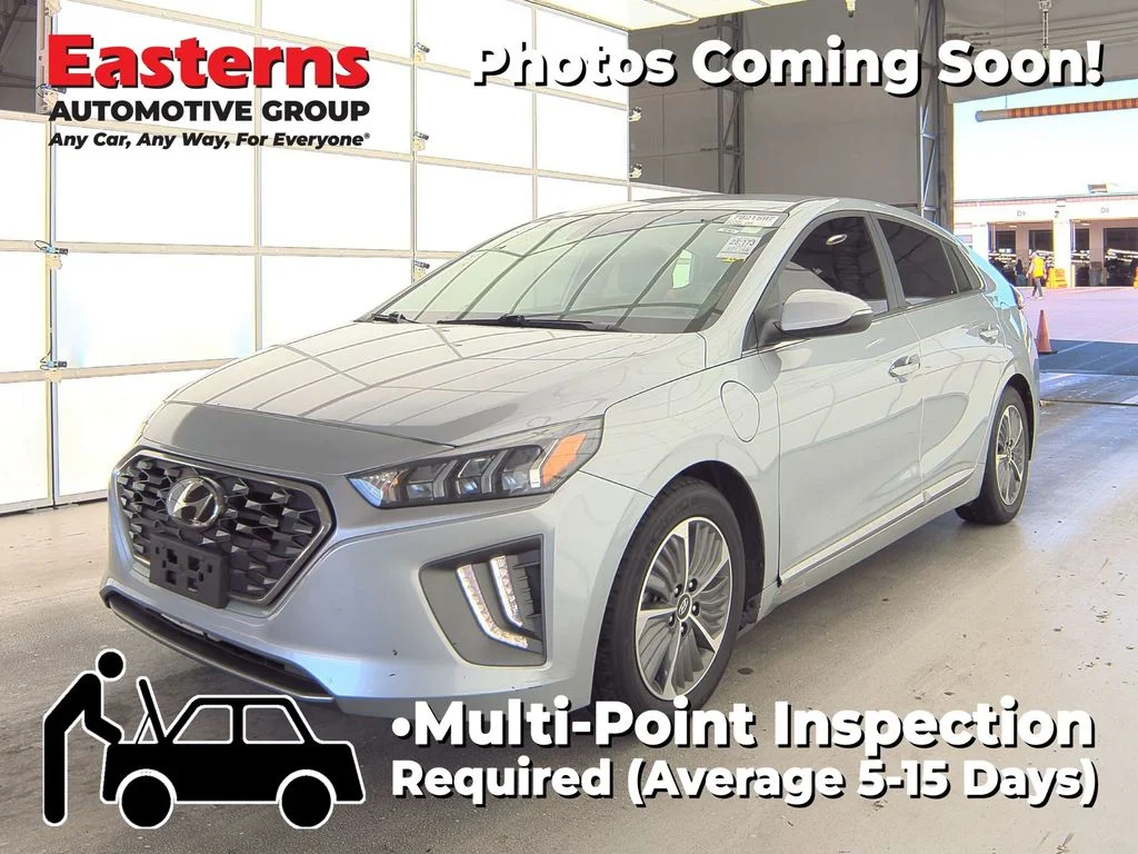 Used 2021 Silver Hyundai SEL image 1