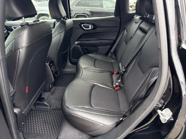 New 2026 Diamond Black Crystal Pearl-Coat Exterior Paint Jeep Trailhawk image 13