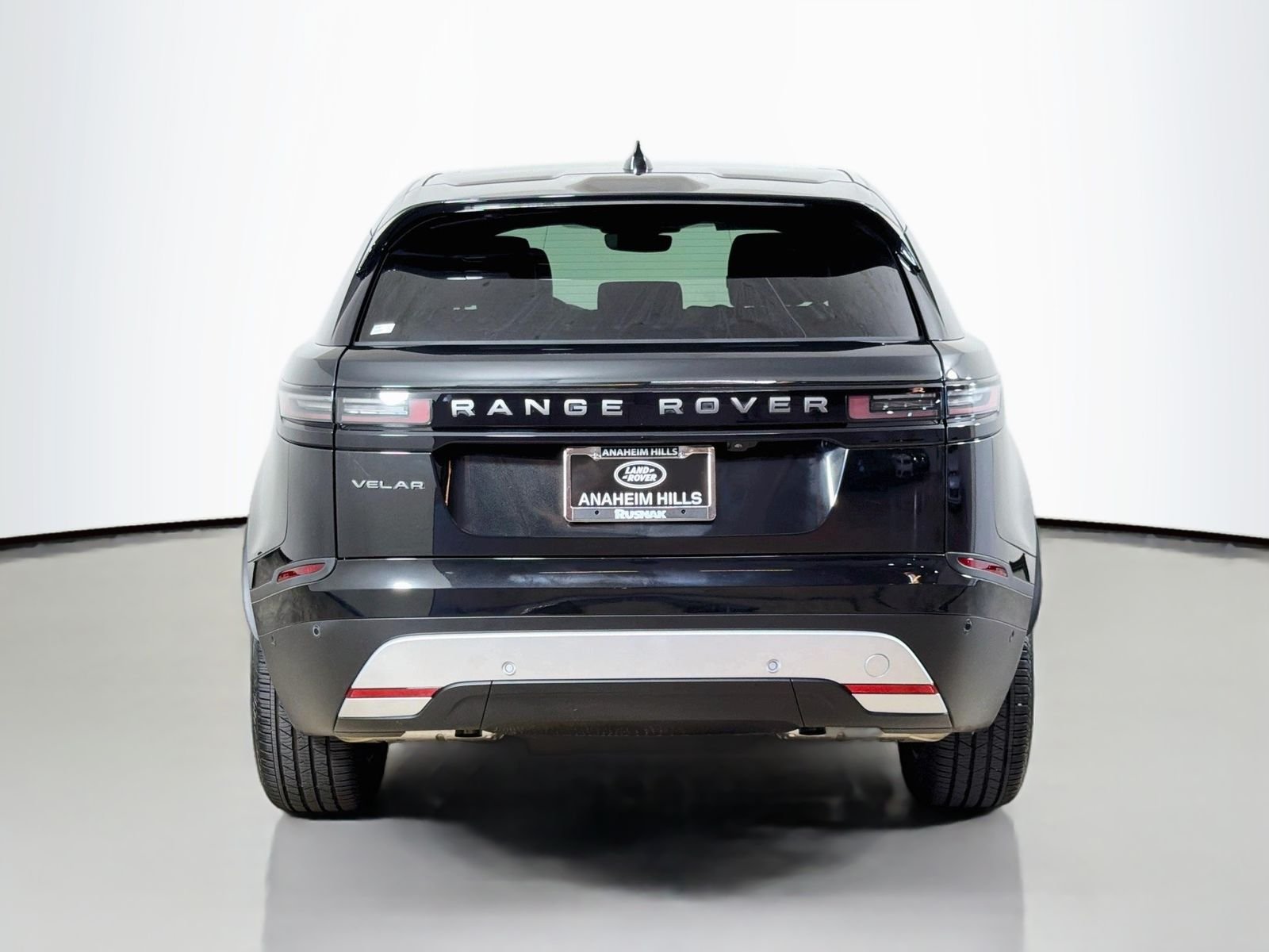 Certified Used 2026 Santorini Black Land Rover S image 4
