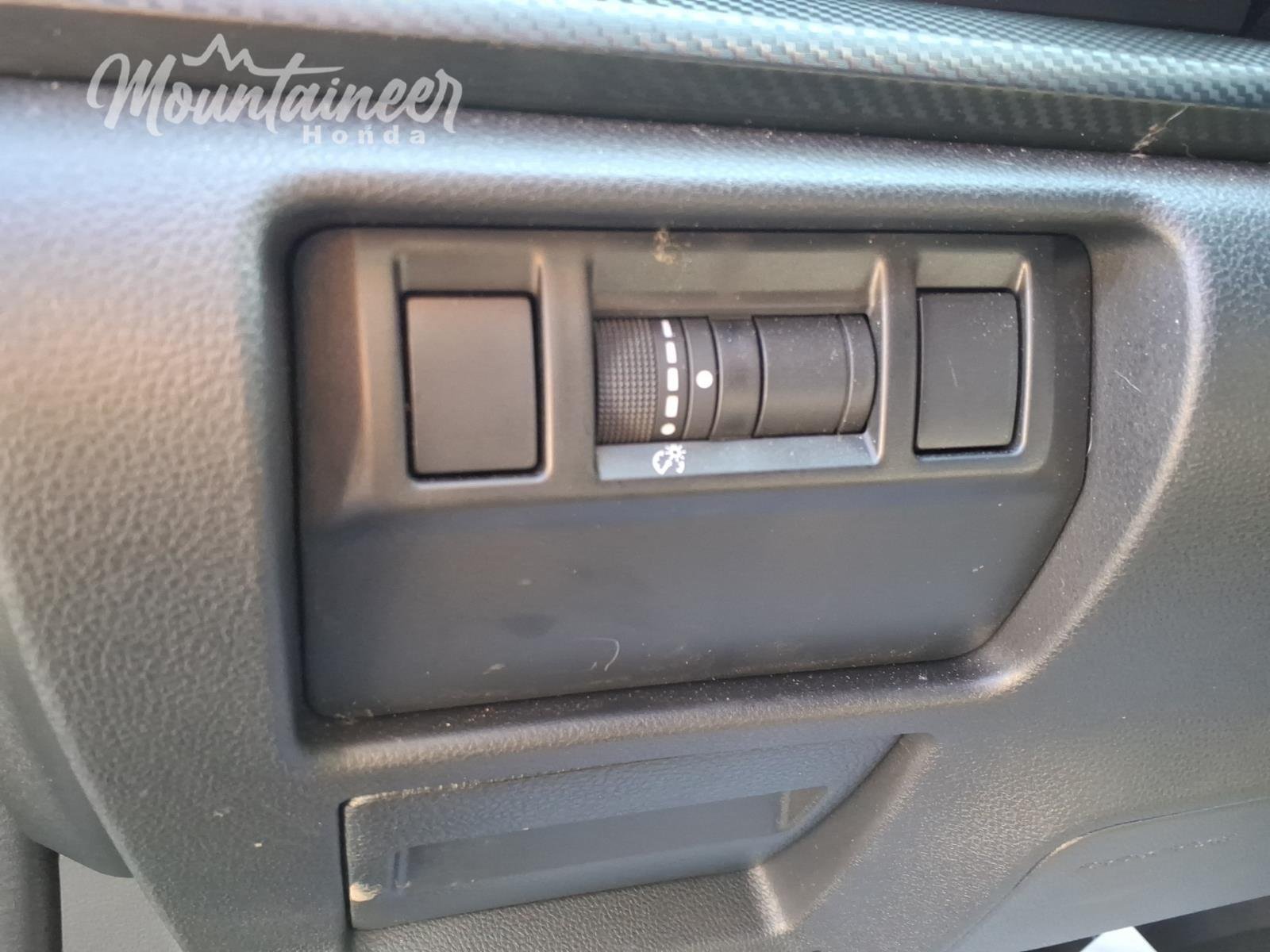 Used 2025 Sapphire Blue Pearl Subaru Premium image 43