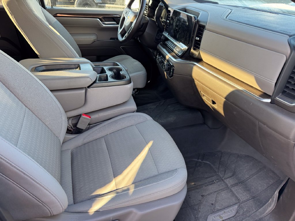 Used 2022 White Chevrolet LT image 17