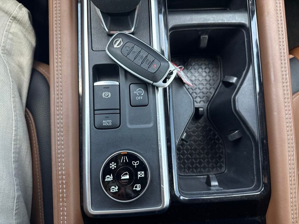 Used 2023 White Nissan Platinum image 33