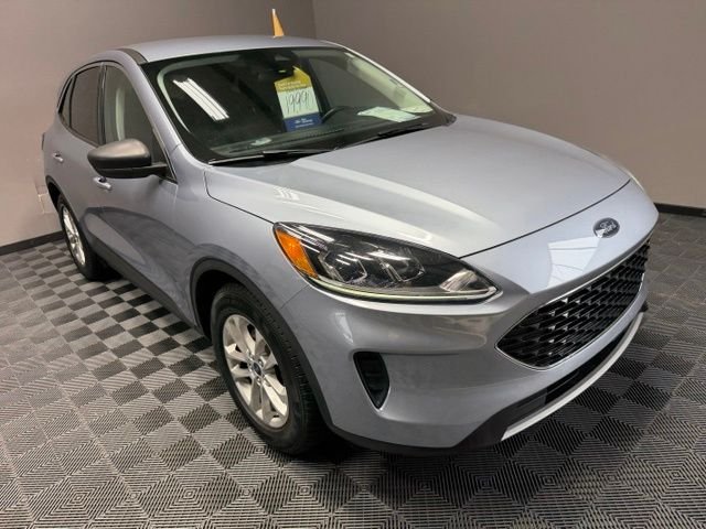 Certified 2022 Ford Escape SE with VIN 1FMCU0G67NUA92618 for sale in Sheffield, OH