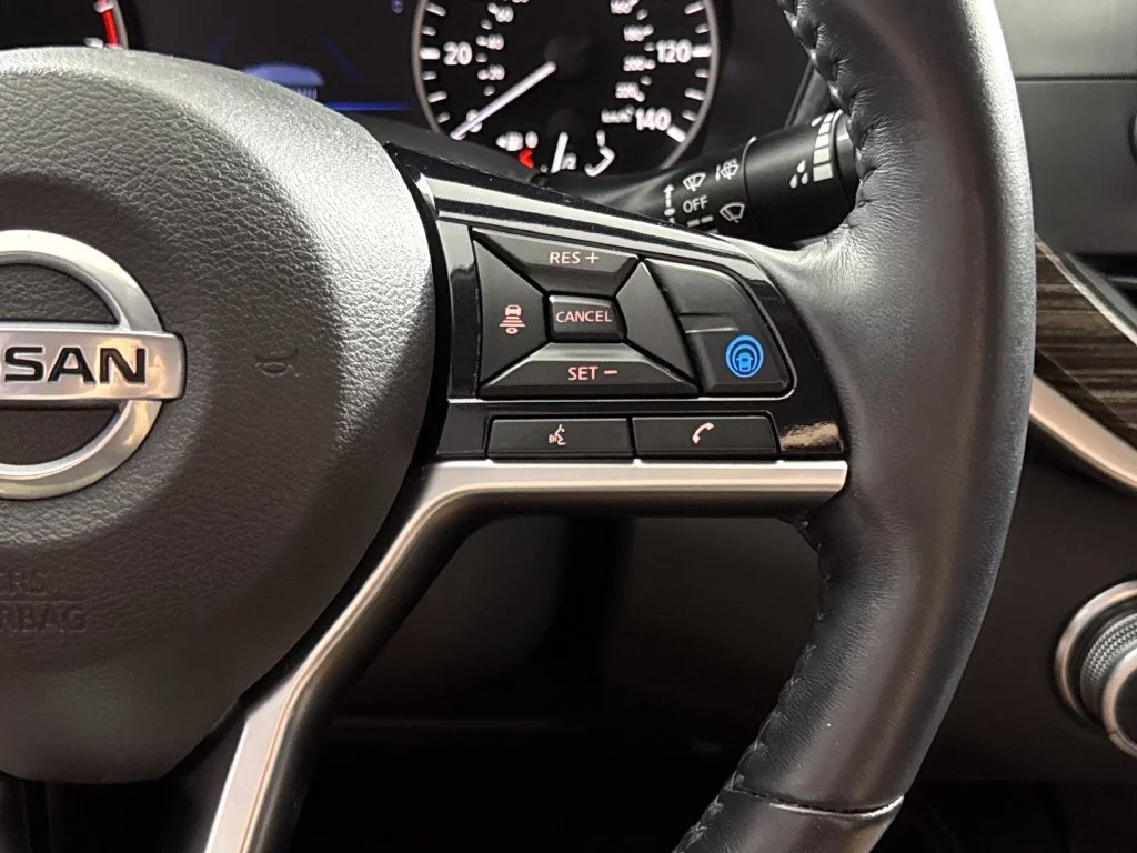 Used 2020 Silver Nissan 2.5 Platinum image 16