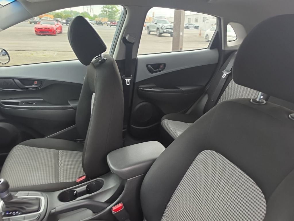 Used 2021 Silver Hyundai SE image 24