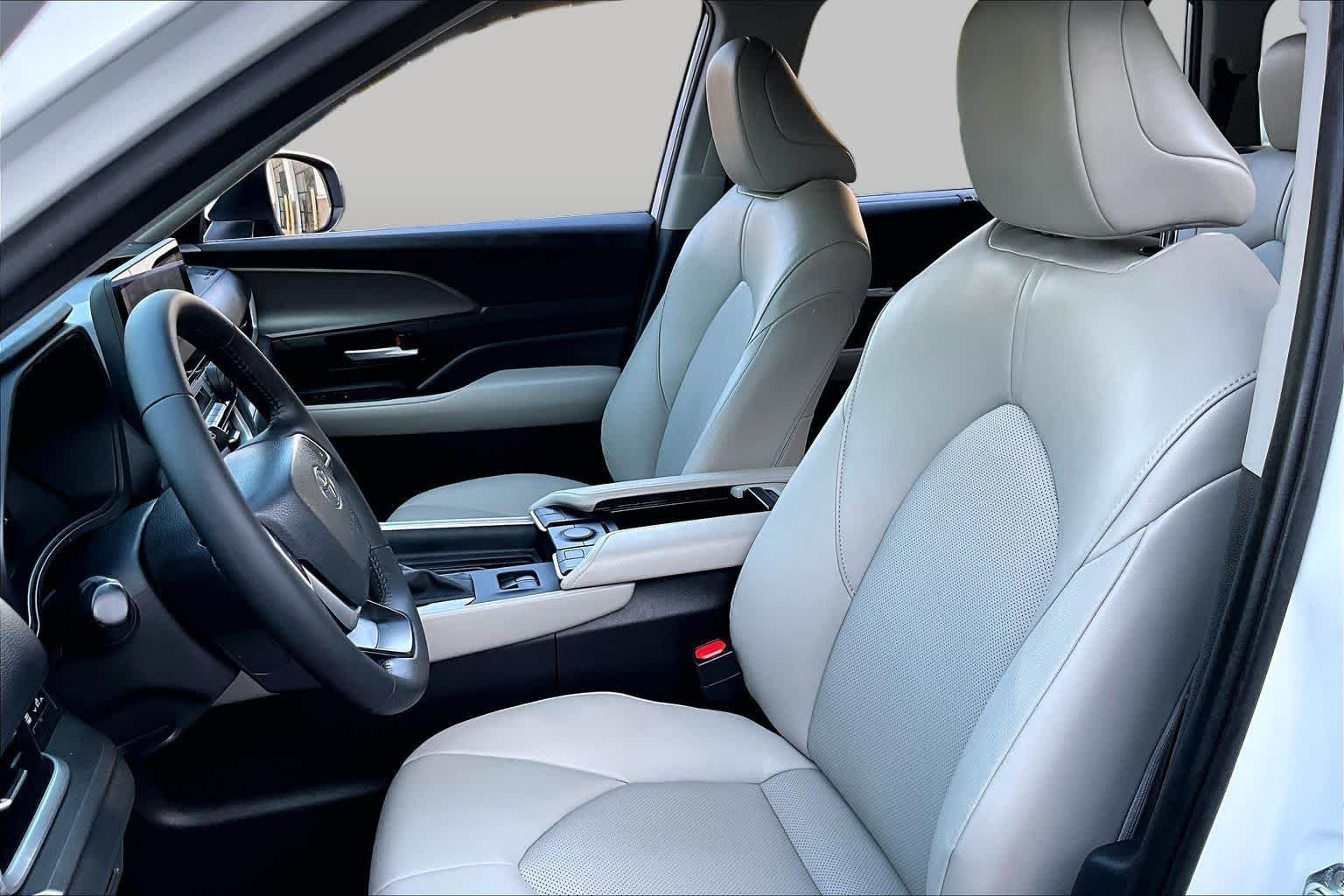 Used 2024 Wind Chill Pearl Toyota XLE image 8