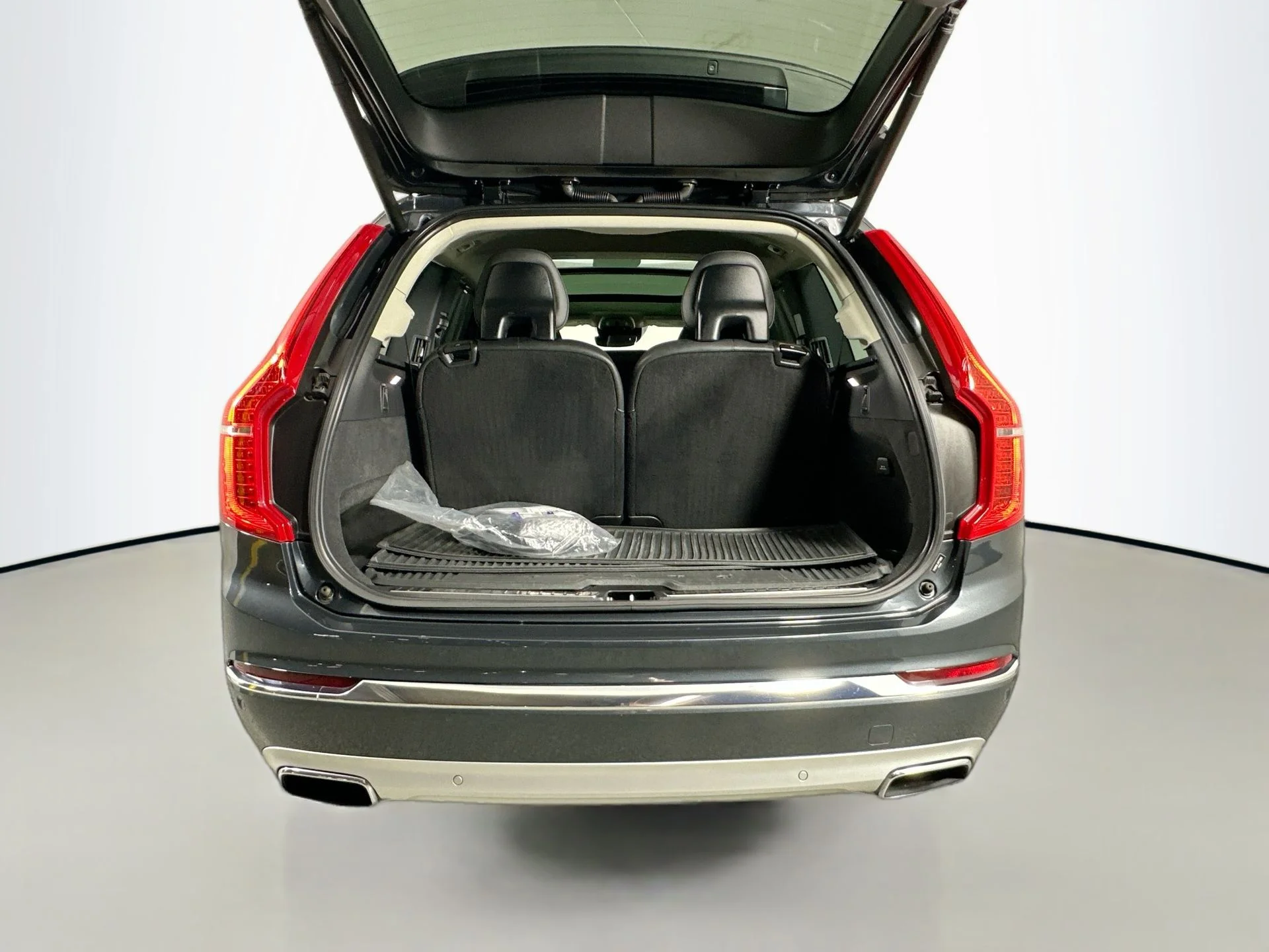 Used 2021  Volvo T8 Inscription 7 Passenger image 28