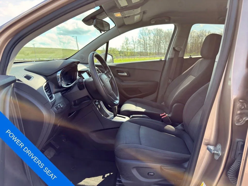 Used 2018 Chevrolet Trax LT with VIN 3GNCJLSB9JL176874 for sale in Wellington, OH