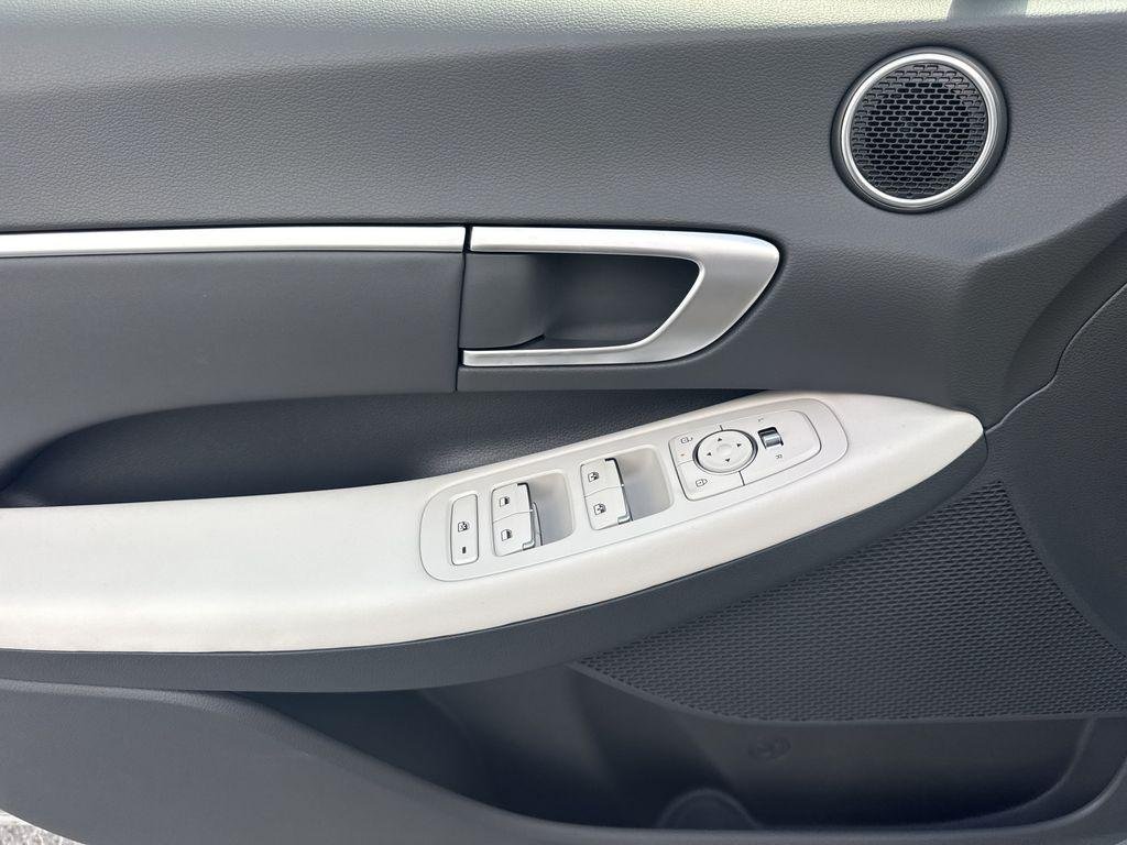 New 2026 Silver Hyundai SEL Sport image 10