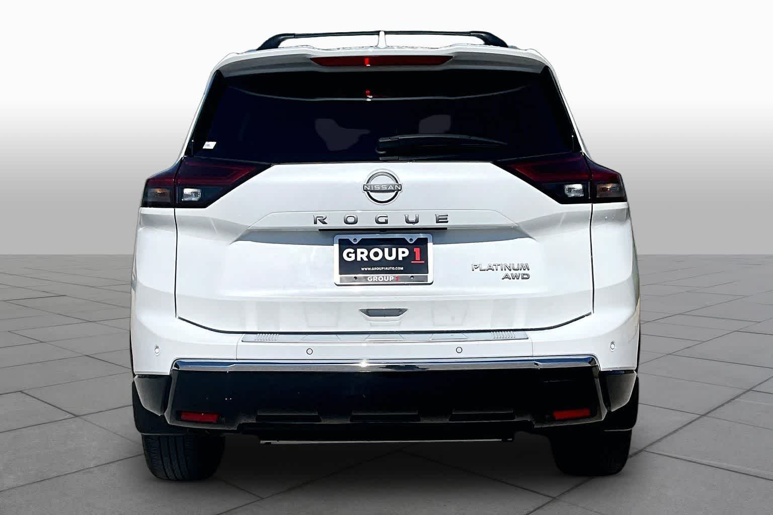 Used 2025 Everest White Pearl Nissan Platinum image 5