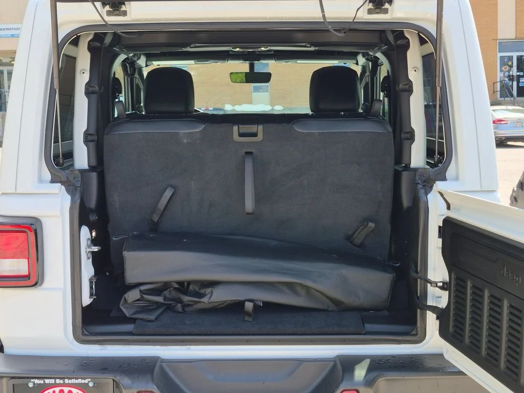 Used 2021 White Jeep Rubicon image 6