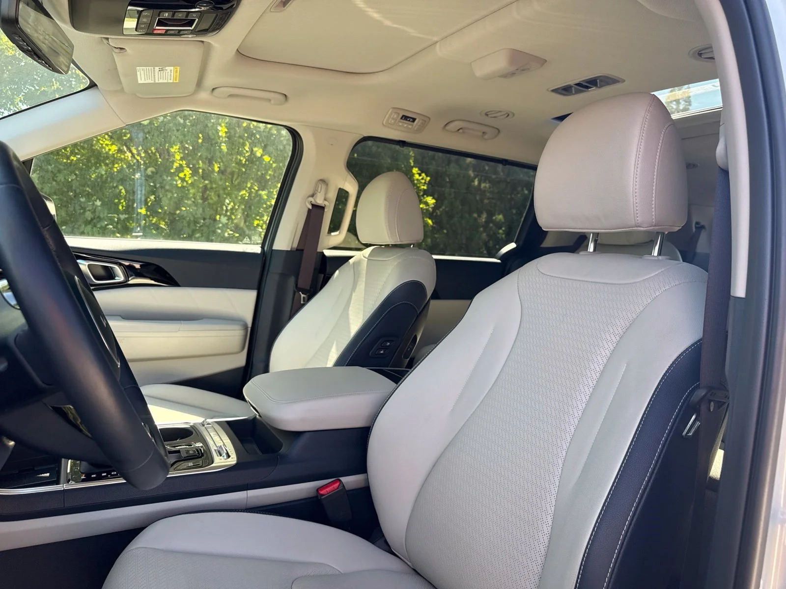 Used 2025 Ivory Silver Kia SX Prestige image 5