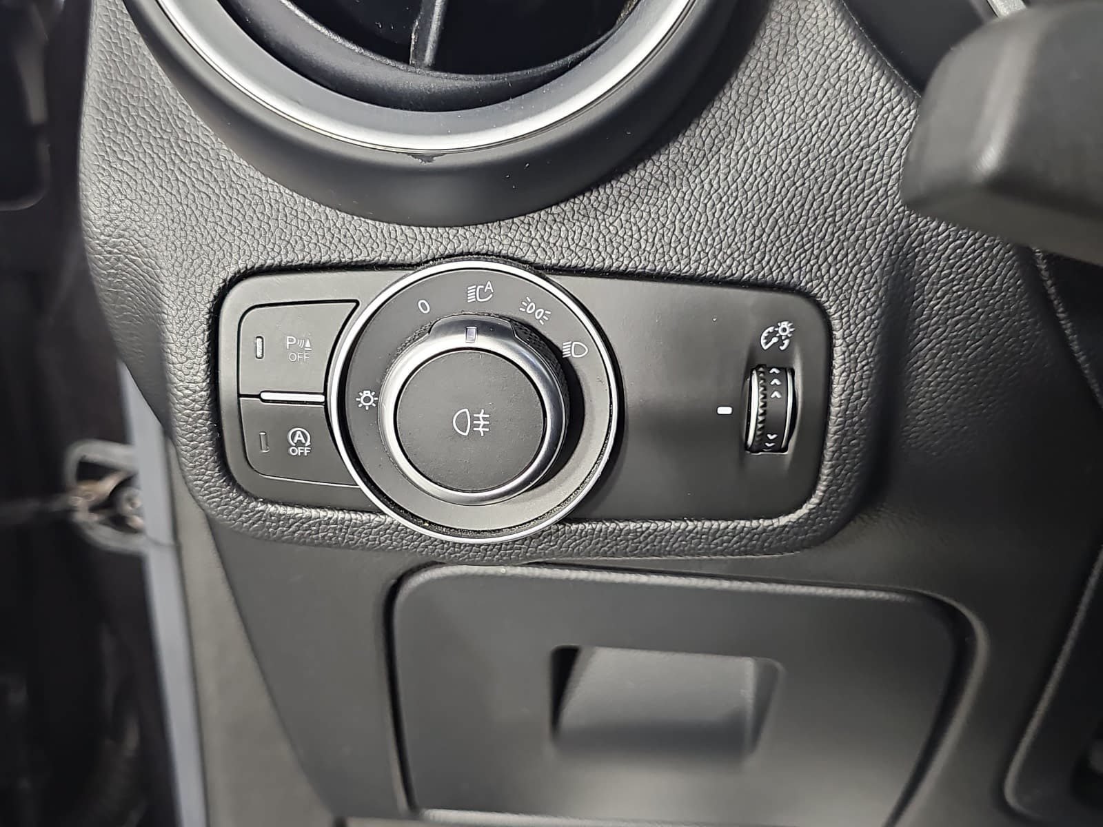 Used 2020 Black Alfa Romeo Base image 25