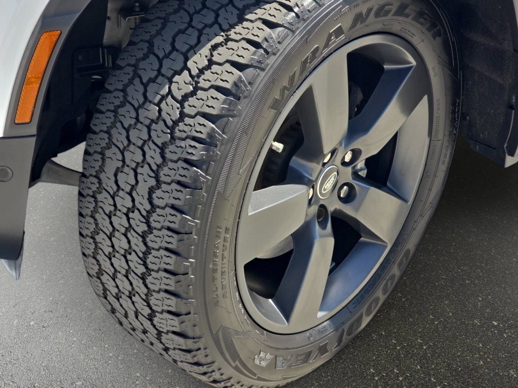 Certified Used 2025 White Land Rover S image 33