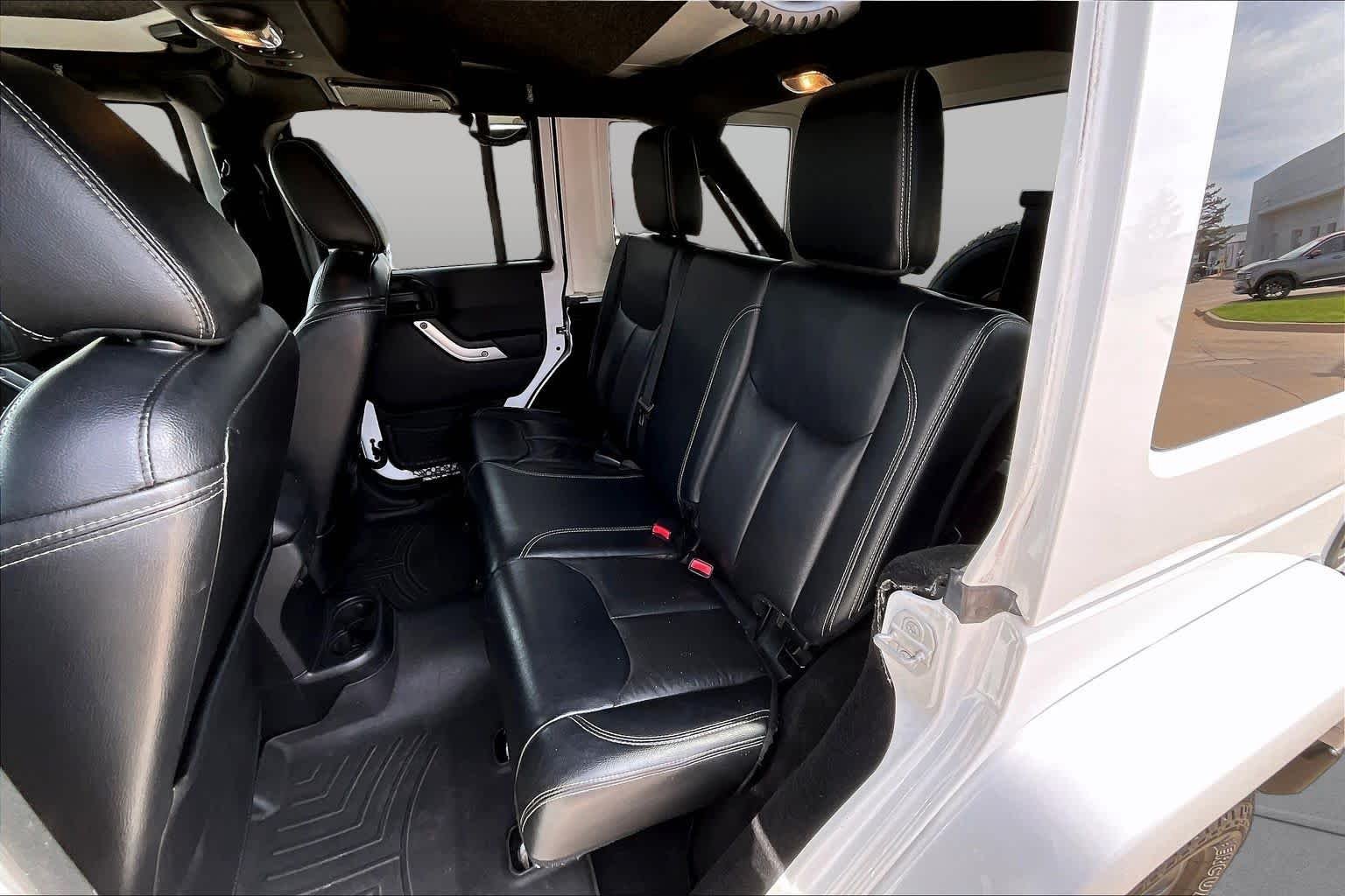 Used 2017 Bright White Clearcoat Jeep Sahara image 18