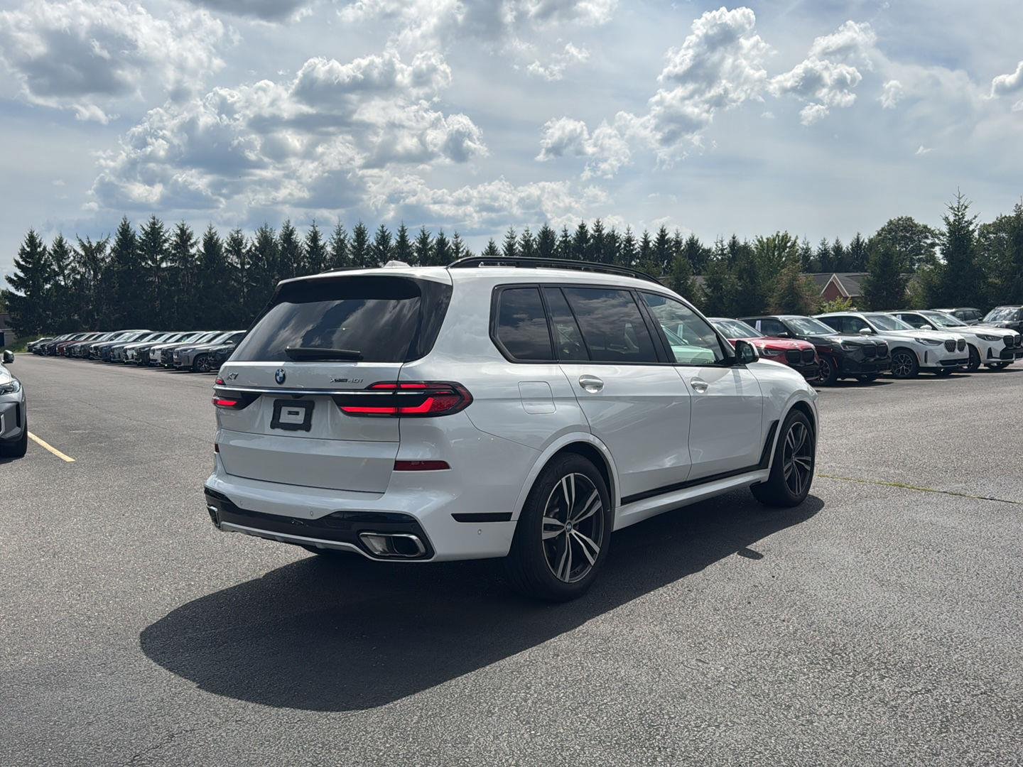 Used 2024 Mineral White Metallic BMW xDrive40i image 3